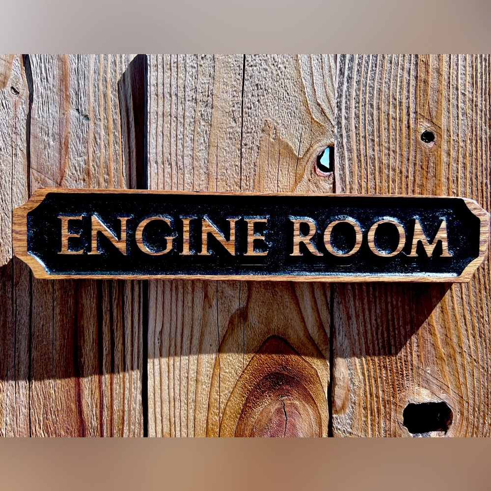 W36 - A brand new Titanic sign for the “Engine Room”